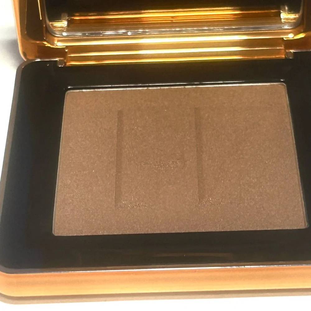 HAUS LABS BY LADY GAGA Medium Level 8 Power Sculpt Velvet Powder Bronzer